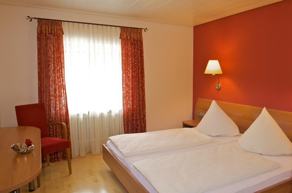 莱茵河畔的纳沙泰尔 克罗伊茨宾馆酒店 客房 照片